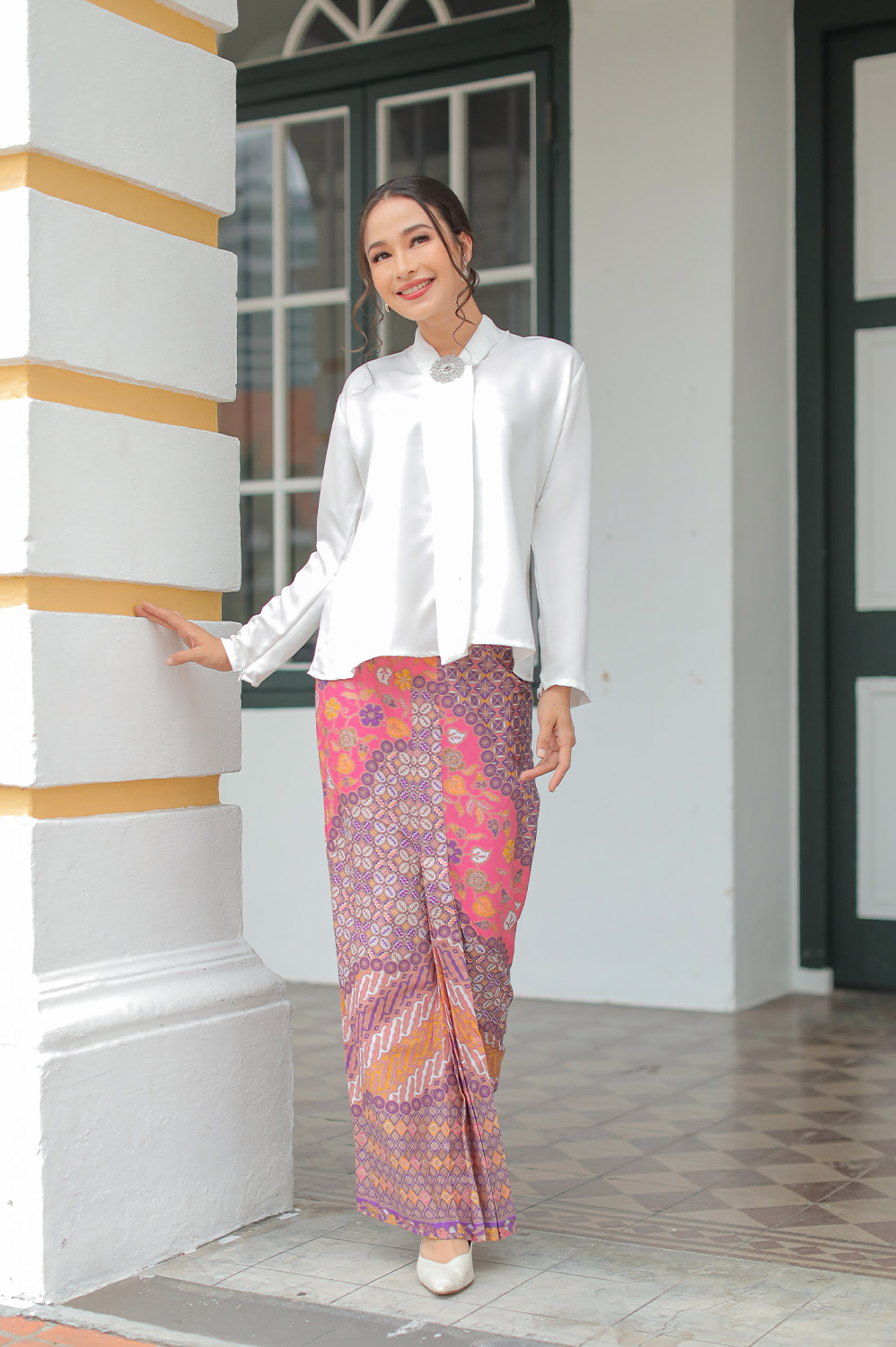 Classic Kebaya Batik in White