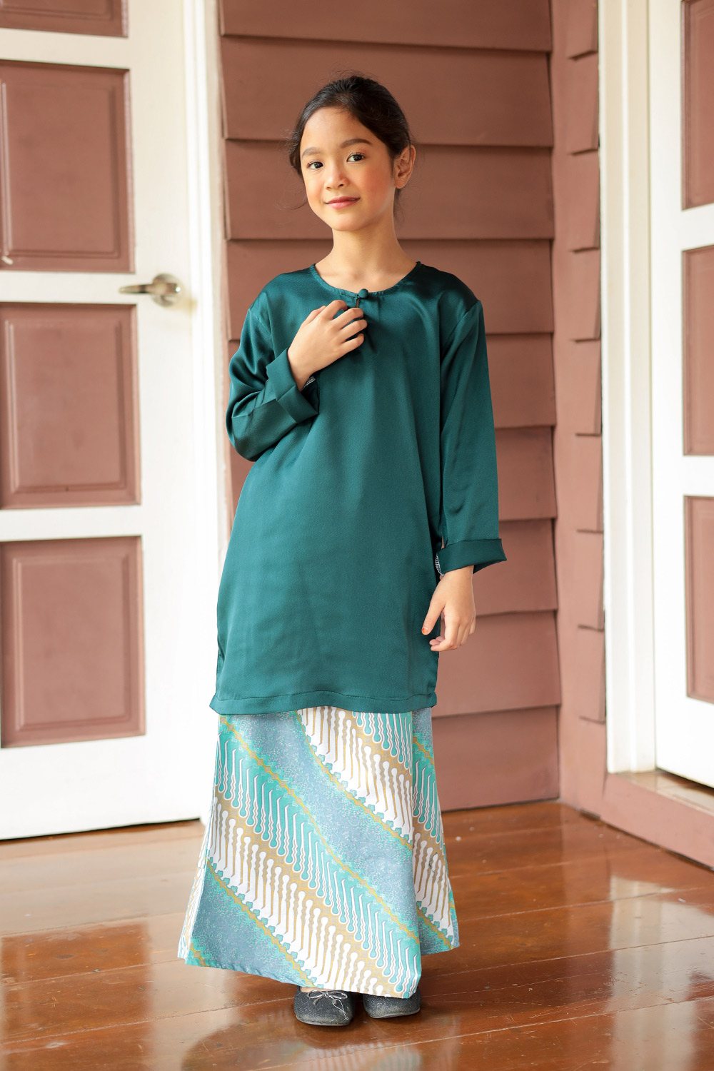 Kurung Anggun Kids in Tepung Pelita