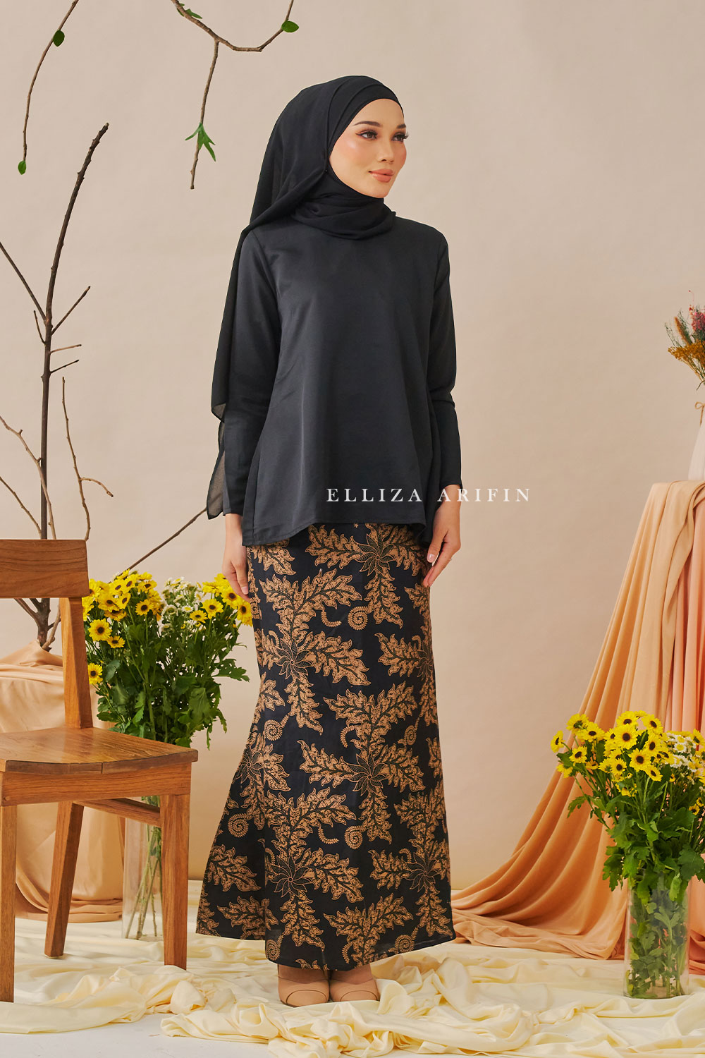 Delisha Kurung Batik in Jet Black