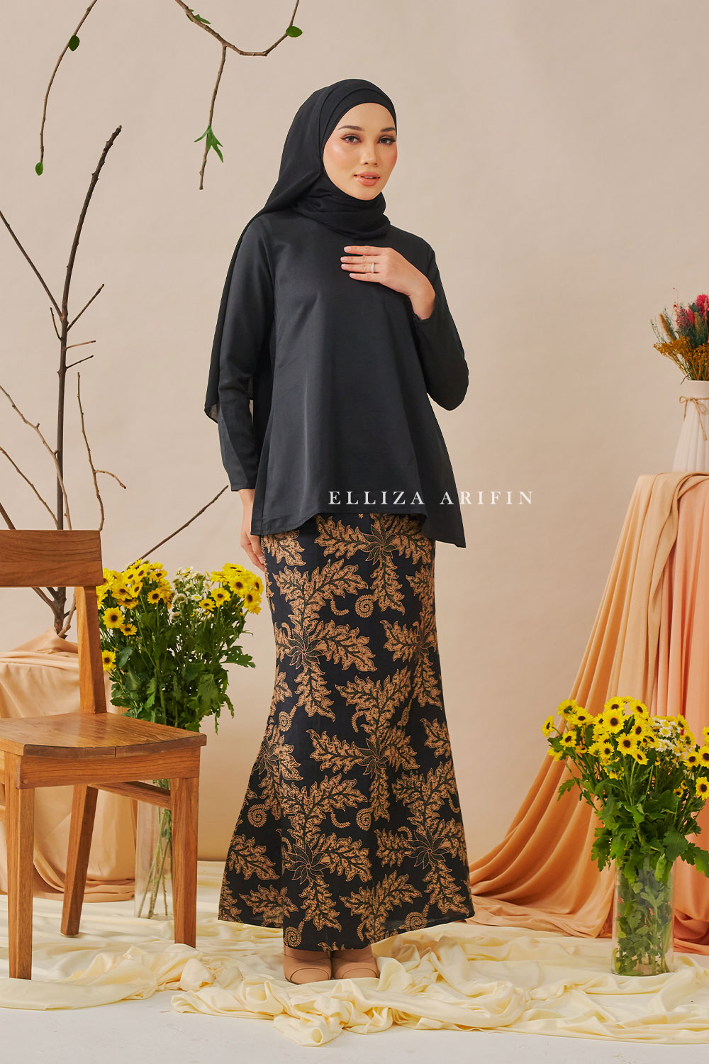 Delisha Kurung Batik in Jet Black