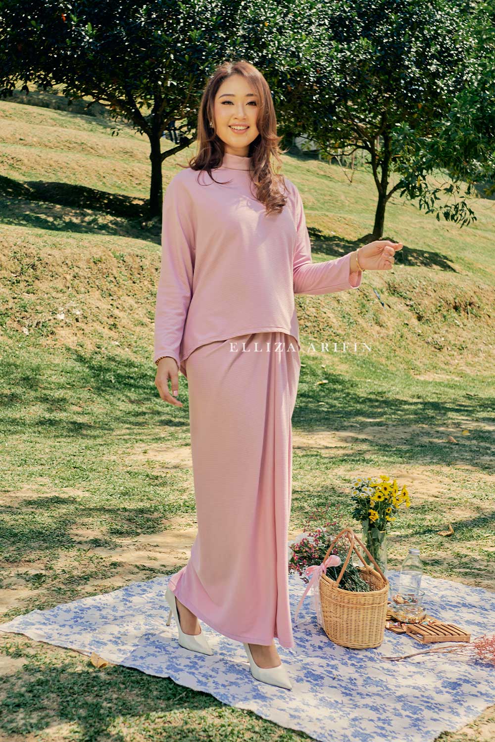 Thalia Pareo in Woodrose