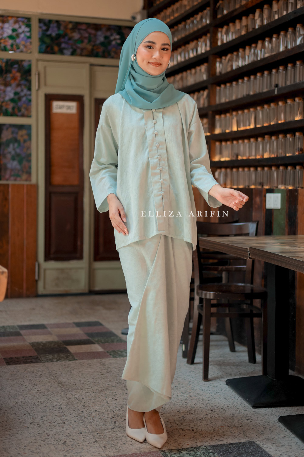 Juwita Pareo In Sarang Burung