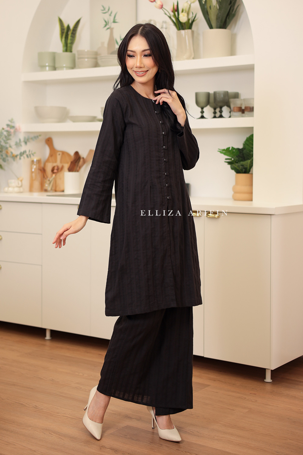 Ratna Kabarung In Black