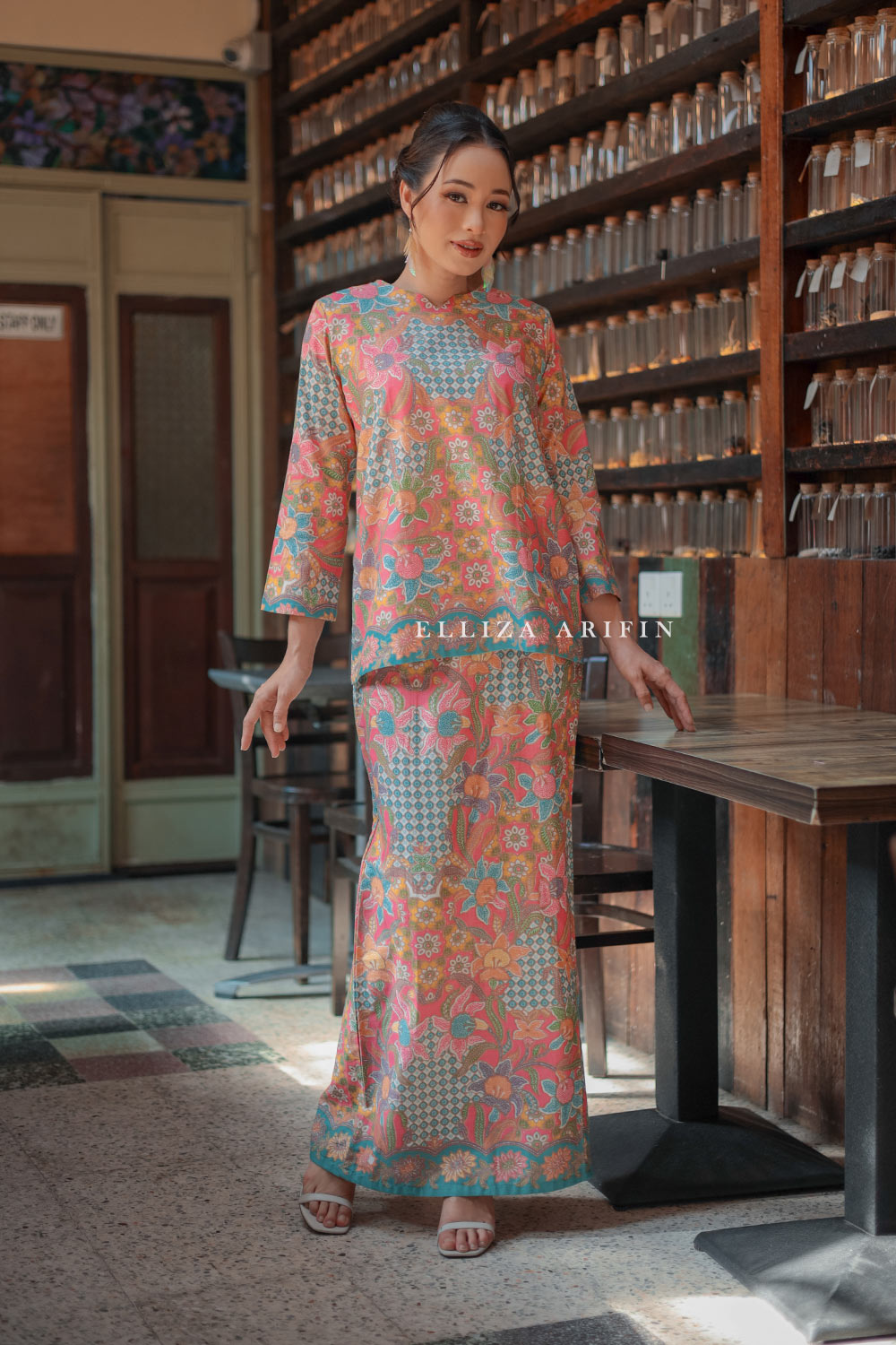 Senandung Kurung In Melati