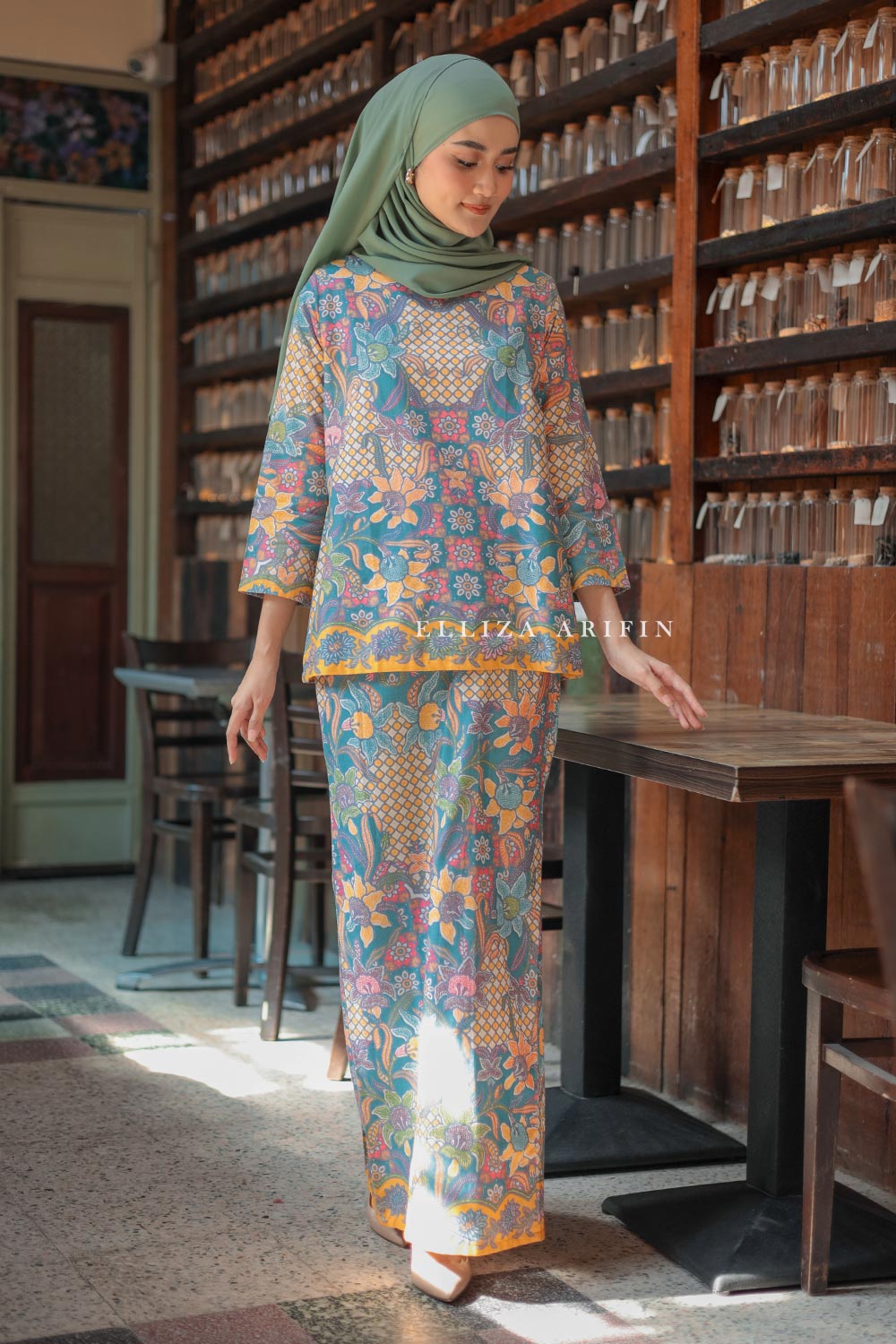 Senandung Kurung In Seroja