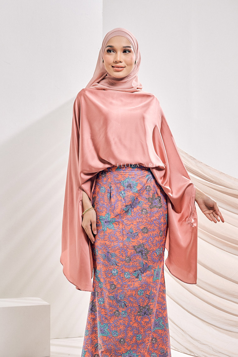Caftan Anggun 2.0 in Salmon Pink